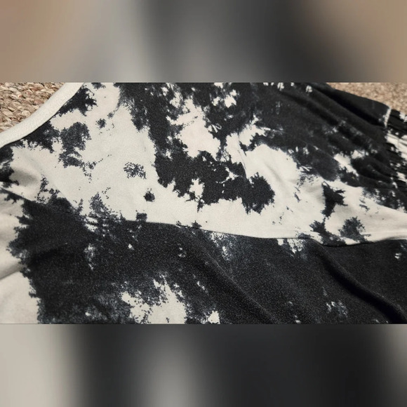 Black and white soft stretchy lounge shorts - Picture 4 of 4